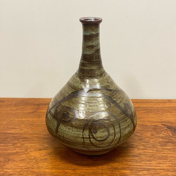 Vintage Studio Pottery Stoneware Bud Vase Swirl Design Artist Signed Pennebacker - Picture 9 of 11